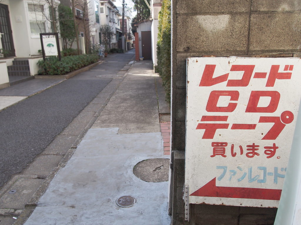 レトロな看板がいっぱい