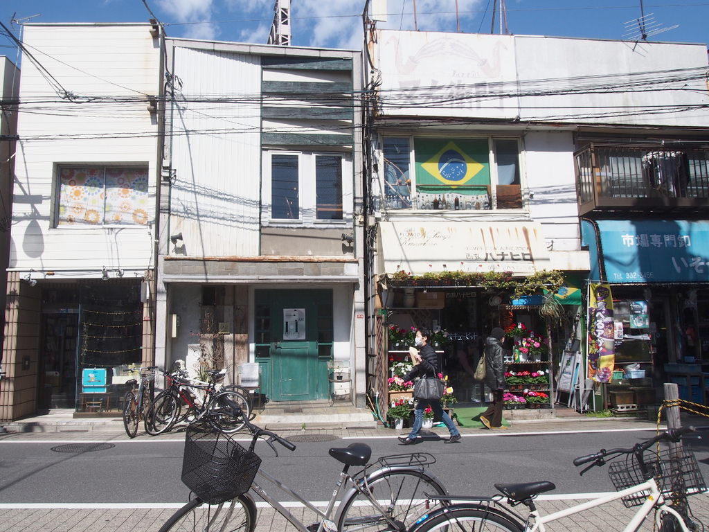 西荻窪駅南の平和通
