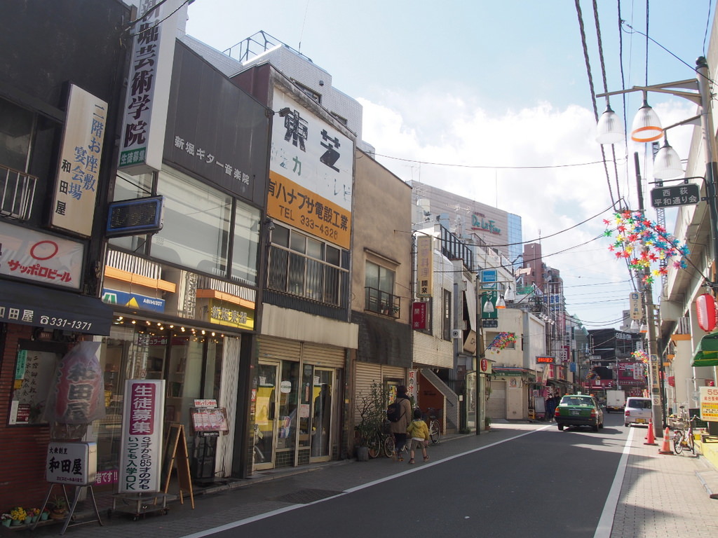 西荻窪駅南の平和通