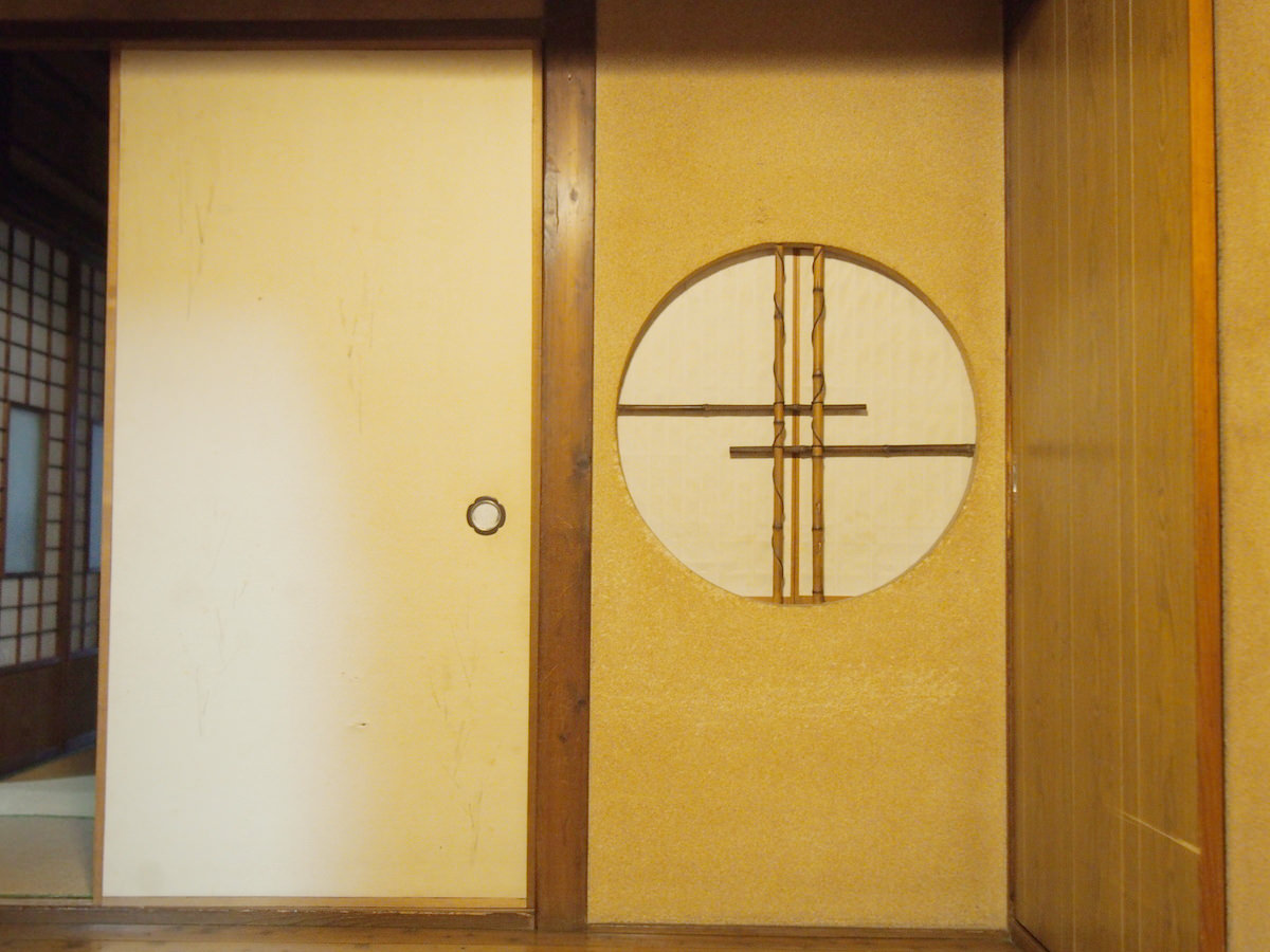 玄関入って正面