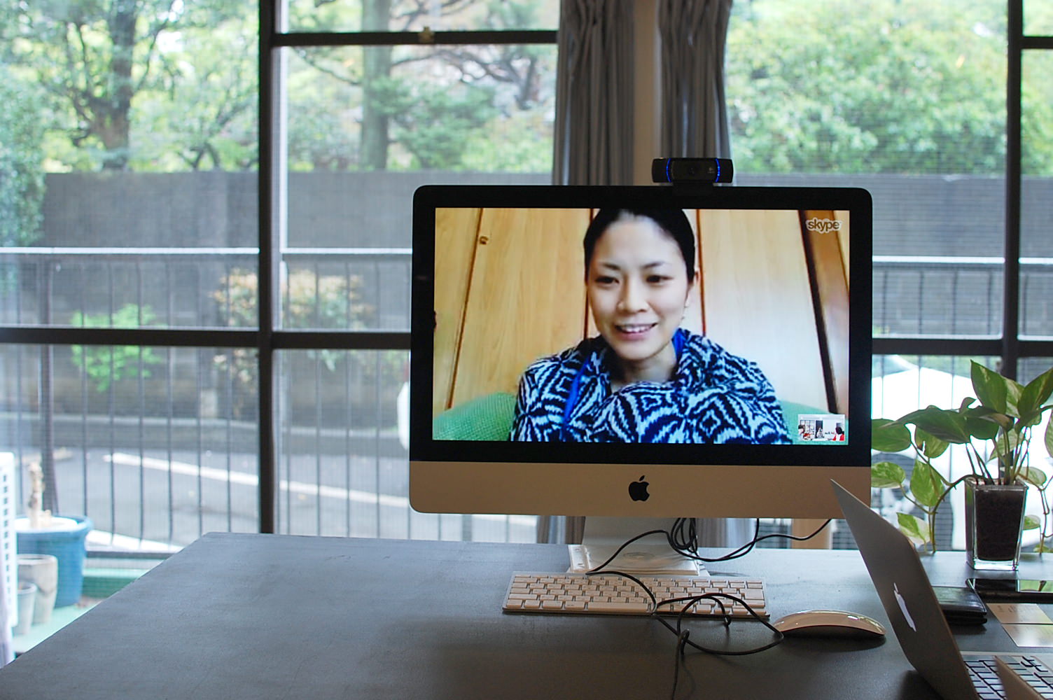 編集長の鯨本さんは沖縄からSkypeで取材に参加