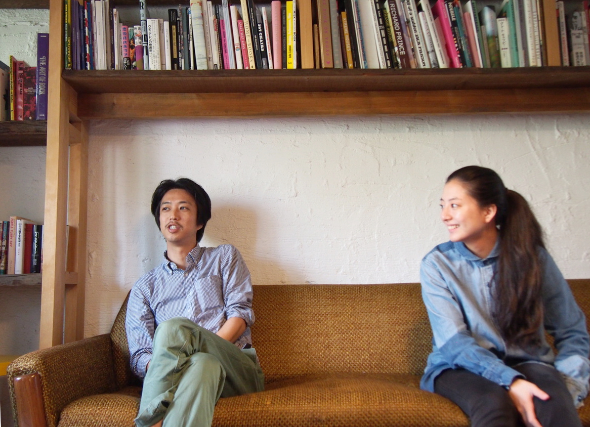 NORAH編集部の堀江さん（左）と阿部さん（右）