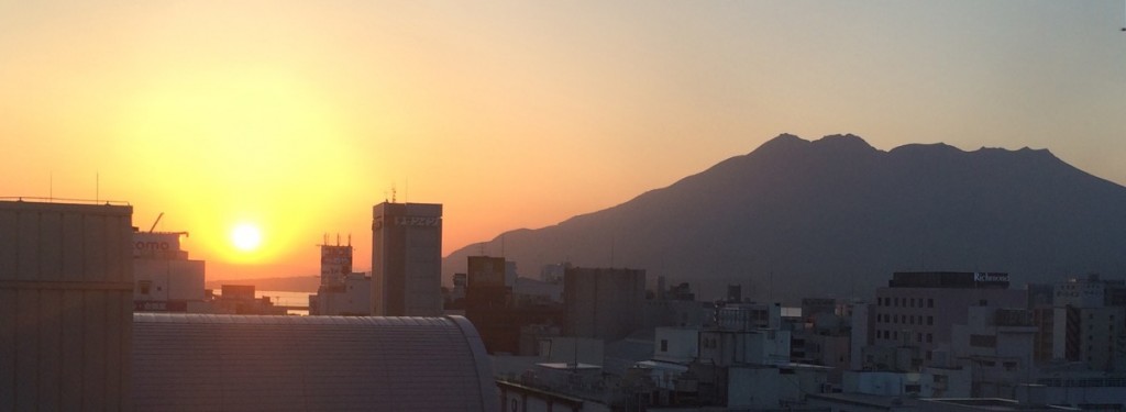 桜島の背後から昇るご来光