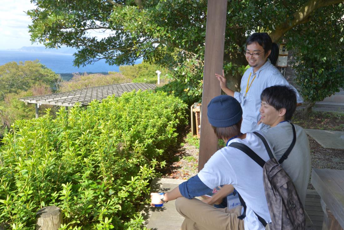 海士町で休憩している様子