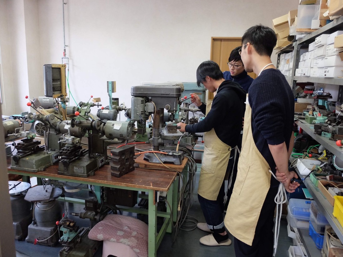 谷口眼鏡の作業場