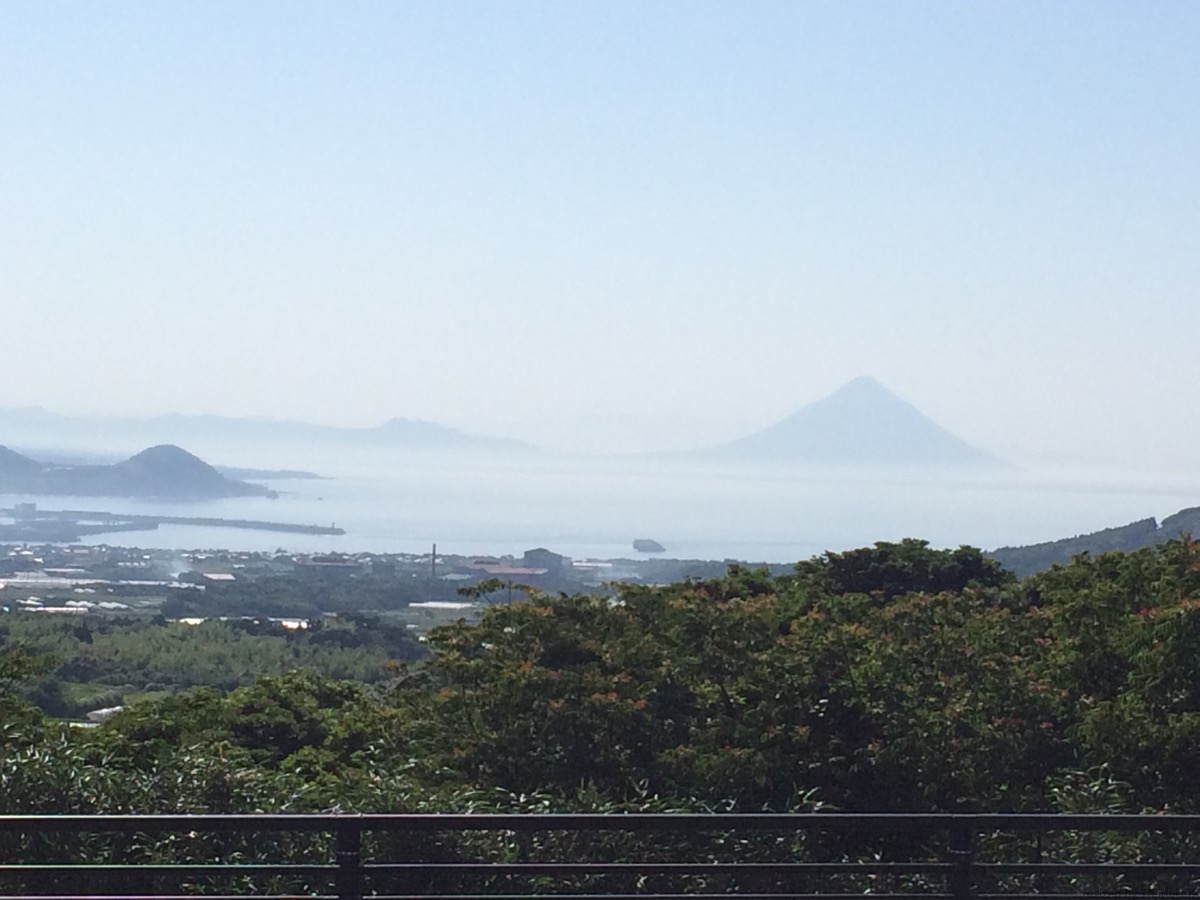 耳取峠から観た開聞岳