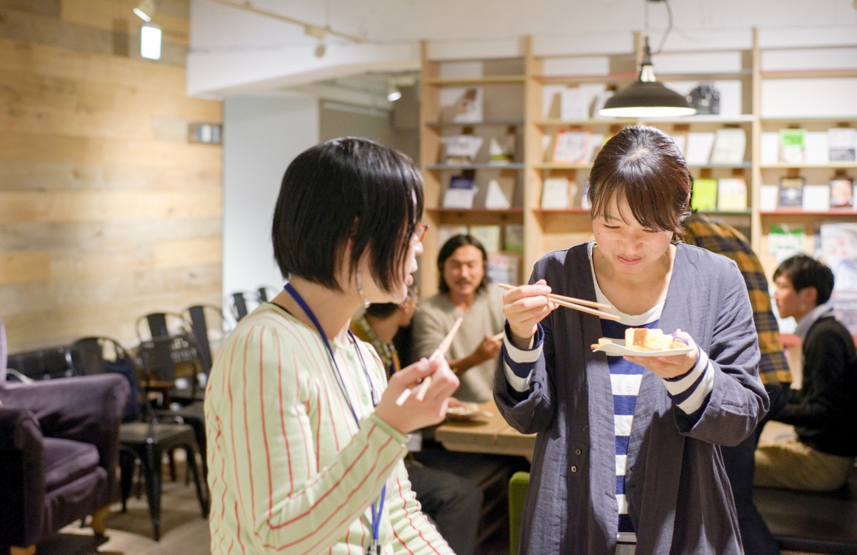 お客さんと会話する様子