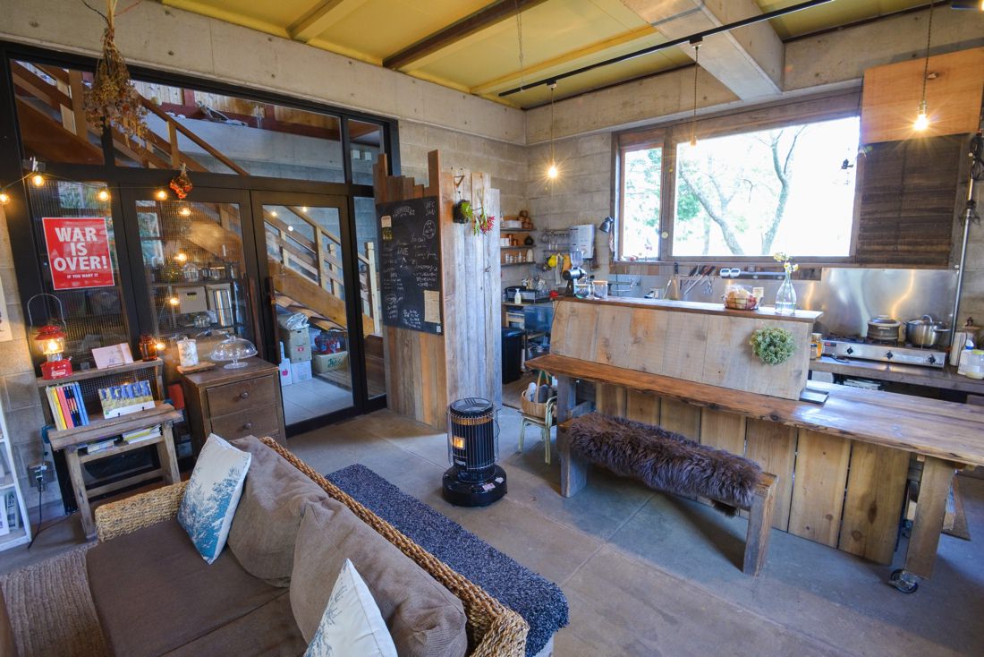 「BASE FOR REST」1Fの店内の様子